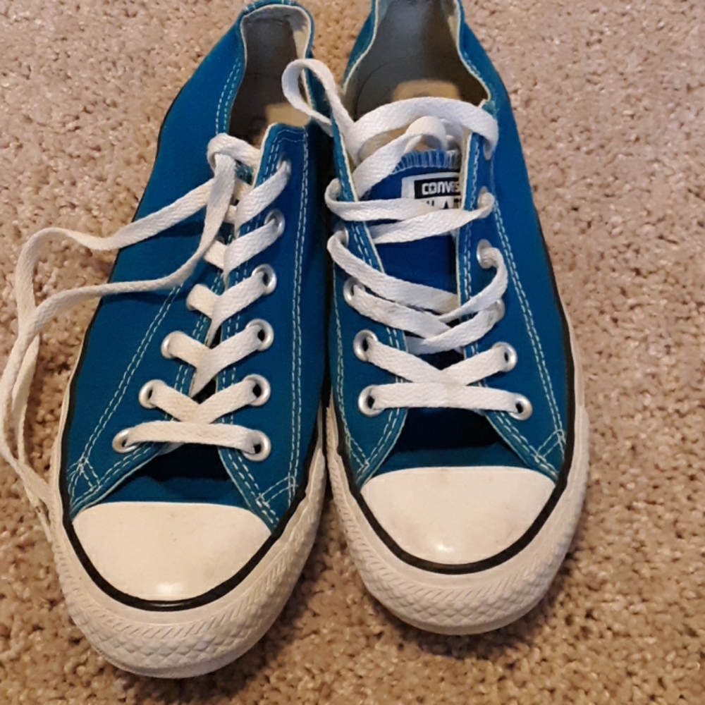 Converse low top sneakers.